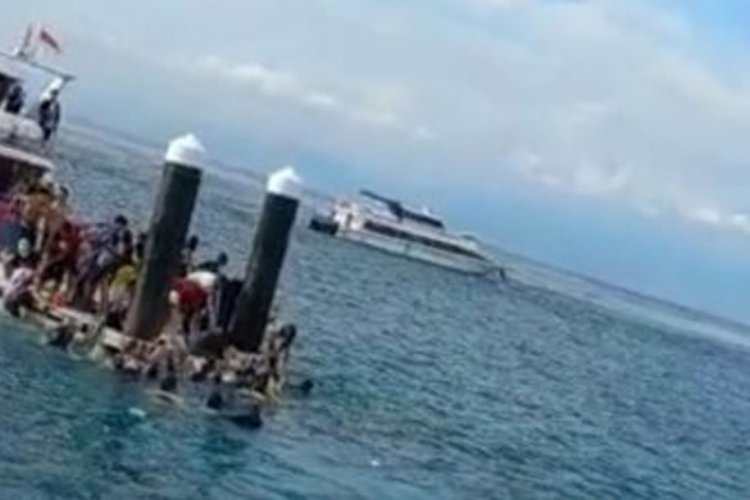 Jembatan Nusa Penida Ambruk Puluhan Orang Jatuh Ke Laut LambeTurah