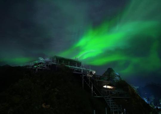 Viral Langit Hijau di Menoreh Mirip Aurora di Kutub Bumi, Berikut Penjelasan Ahli