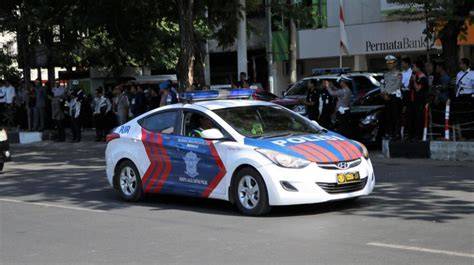 Viral ! Mobil Patroli Dipakai Untuk Pacaran Diduga Oknum Polisi Adalah Adik Ipar Ahok