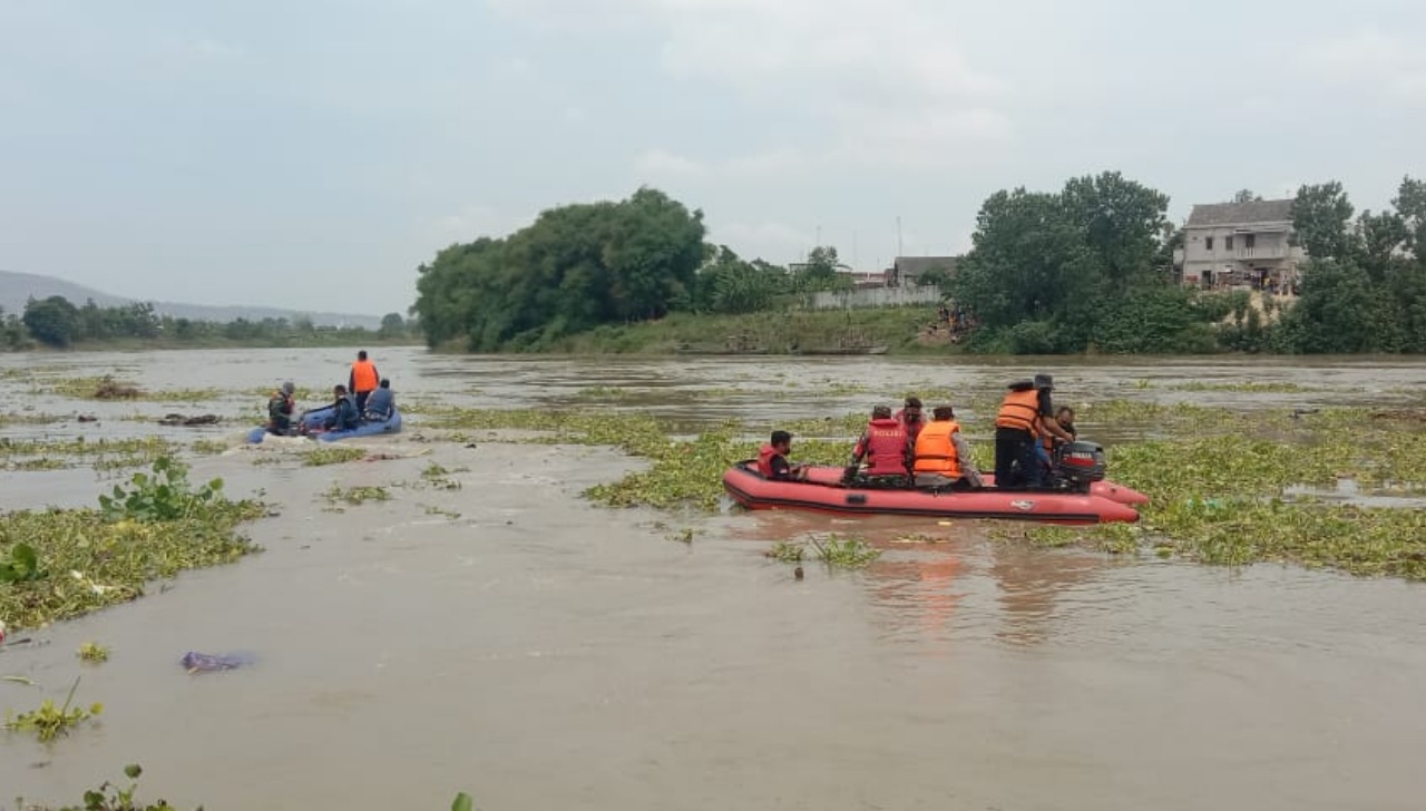 Perahu Terbalik, 6 Orang Dilaporkan Hilang di Bengawan Solo