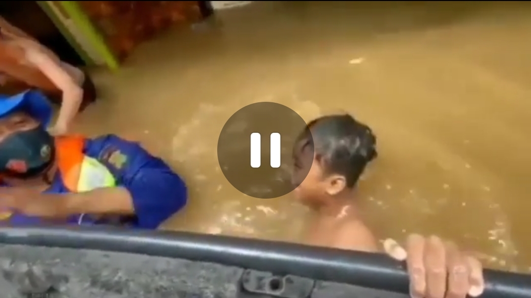 Banjir Kepung Kampung Melayu, 4 Rukun Warga Terendam Air