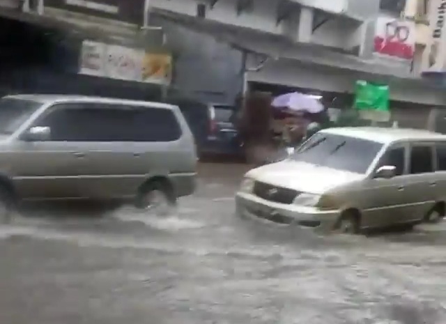 Hujan Guyur Jakarta, Sejumlah Jalan Tergenang Air