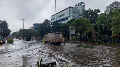 Hujan Deras Guyur Jakarta 10 RT dan 1 Ruas Jalan Kebanjiran