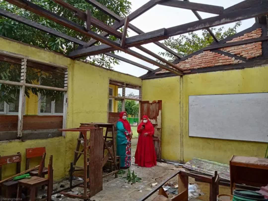 Menghebohkan, Atap Sekolah Dicuri Orang Tak Dikenal