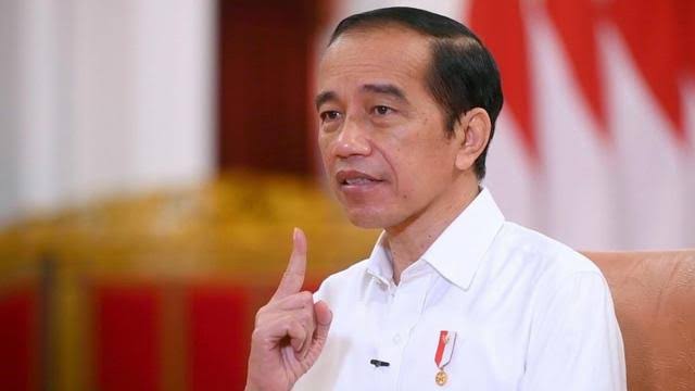 Jokowi Minta Aturan Menaker Direvisi dan Pengajuan Klaim JHT Dipermudah