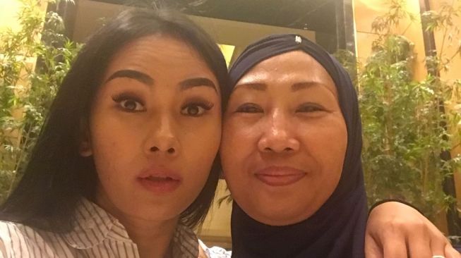 Konflik Dengan Ibunya, Kontak Kalina Oktarani Diblokir