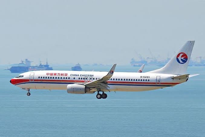 Pesawat China Eastern Airlines Boeing 737-800 Terekam Jatuh Menukik Vertikal