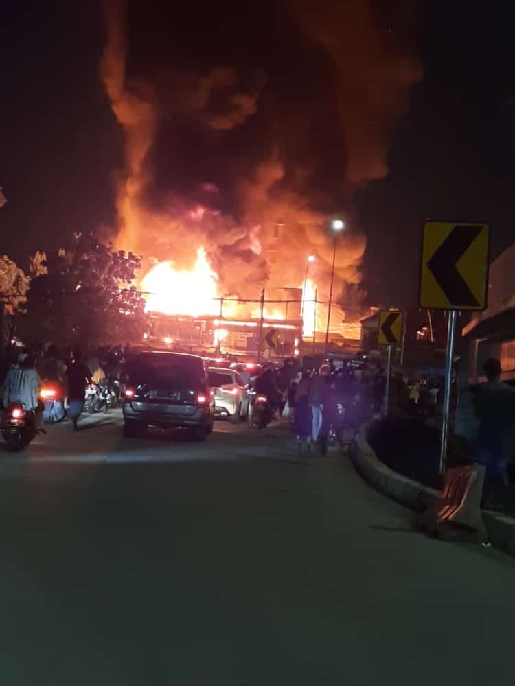 Kebakaran Hebat Terjadi di Pasar Gembrong, Jakarta Timur