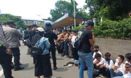 Polisi Amankan 20 Pelajar saat Menuju DPR, Menyusup Mahasiswa