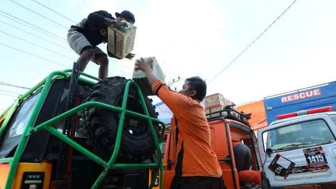 Persediaan Logistik Bagi 22 Ribu Warga Terdampak Banjir Rob di Semarang dan Demak