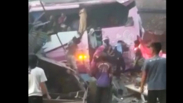 BREAKING NEWS: Kecelakaan Bus di Ciamis Tabrak Rumah