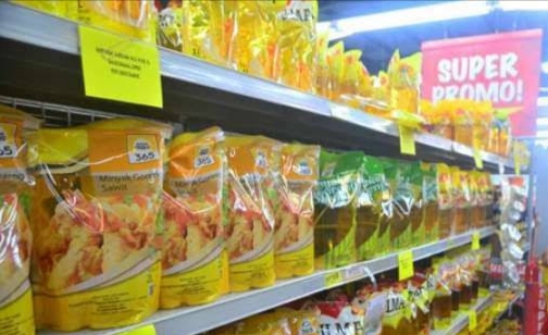 Harga Minyak Goreng Kemasan Turun di Sejumlah Minimarket