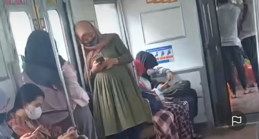 Viral, Wanita Hamil Tak Diberi Tempat Duduk di Kereta