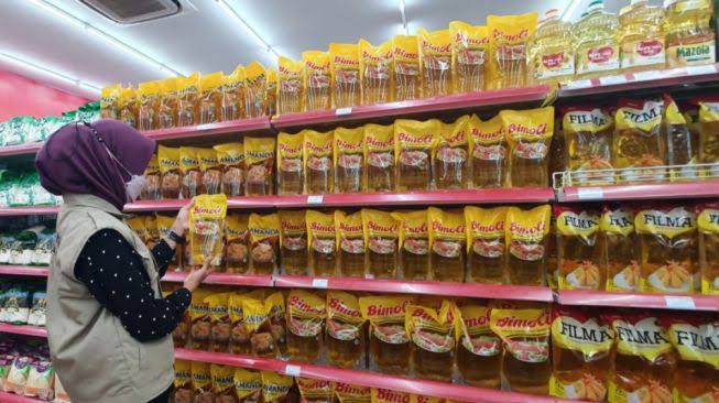 Harga Minyak Goreng Turun di Minimarket Kawasan Bintaro