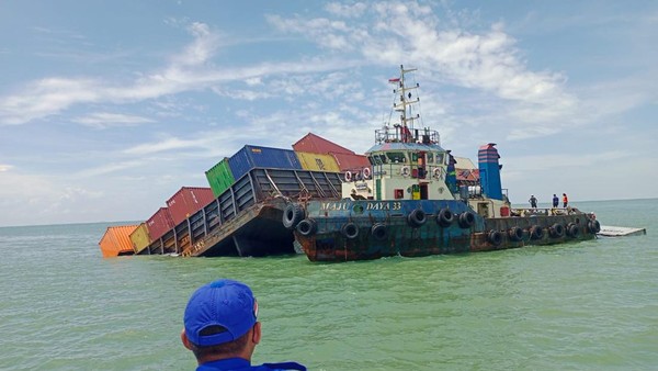 Bakamla Evakuasi Kecelakaan Kapal Kontainer di Selat Malaka