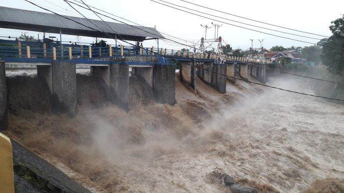 Warga Bantaran Sungai Ciliwung Diminta Waspadai Banjir, Bendungan Katulampa Siaga 3