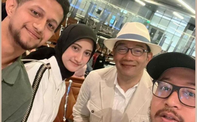 Viral Selebgram Ajak Selfie Ridwan Kamil Yang Tengah Berduka di Bandara