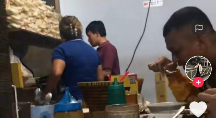 Viral Video Emak-emak Marah di Rumah Makan Tongseng