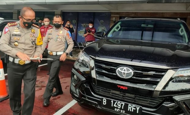 Usai Viral Polisi Baru Menindak Mobil Berpelat RFY Terobos "Busway" yang Diloloskan Polisi