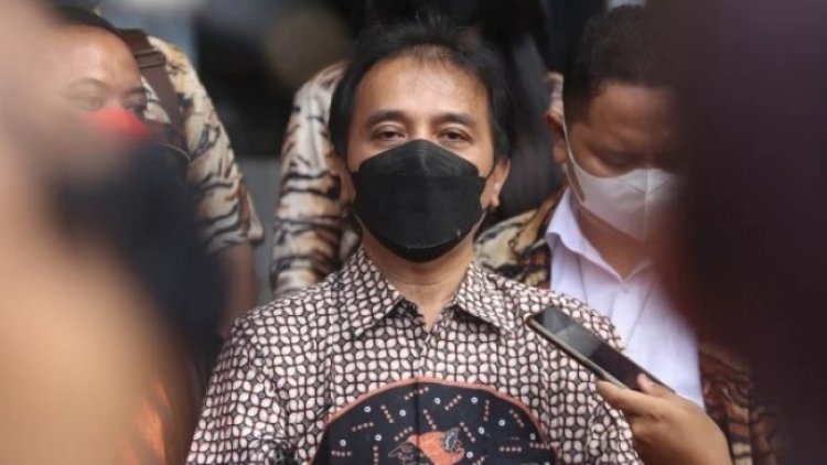 Akun Twitter Roy Suryo Disita Polisi Terkait Meme Stupa Mirip Jokowi