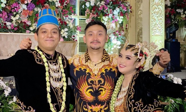 Angga Wijaya Hadiri Pernikahan Keponakan Dewi Perssik, Nitizen: Salut