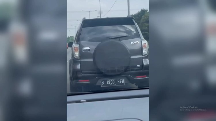 Mobil Plat RFH Kabur Dan Tabrak Polisi di Tol Pancoran, Setelah Di Berhentikan Karena Memakai Strobo