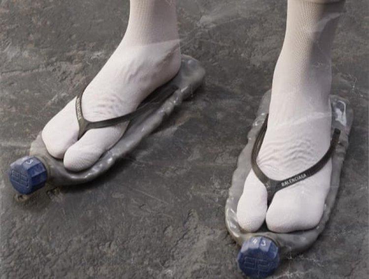 Wow, Seniman Desain Sandal Balenciaga dari Botol Plastik Bekas, Harganya Fantastis