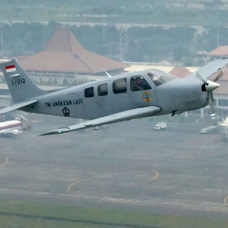 BREAKING NEWS: Pesawat Latih TNI AL jatuh di perairan Selat Madura