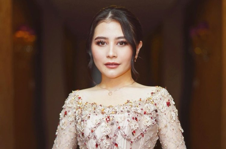 Prilly Latuconsina Bakal Mengajar Jadi Dosen di Kampus UGM Yogyakarta