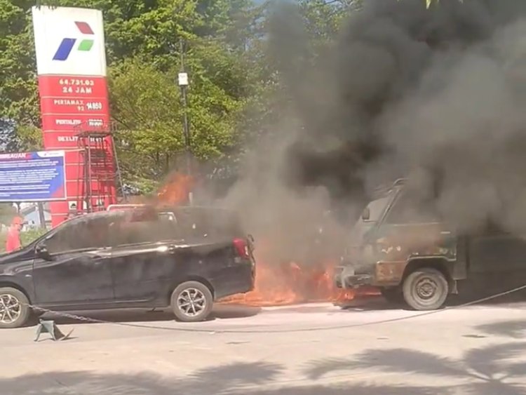2 Mobil Terbakar di SPBU Palangkaraya