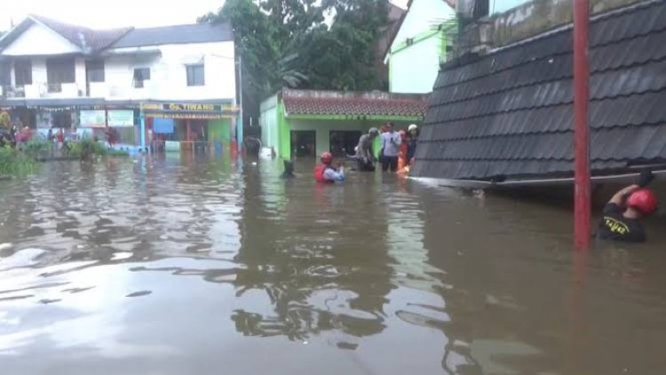 Tembok MTsN 19 Roboh di Pondok Labu Jaksel 3 Siswa Tewas Karena Banjir