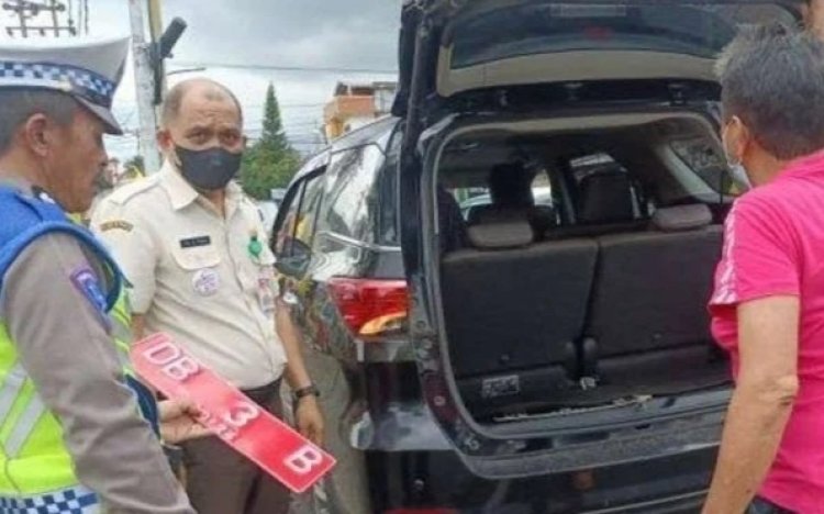 Ketua DPRD Minahasa Pakai Mobil Dinas Fortuner Pelat Palsu