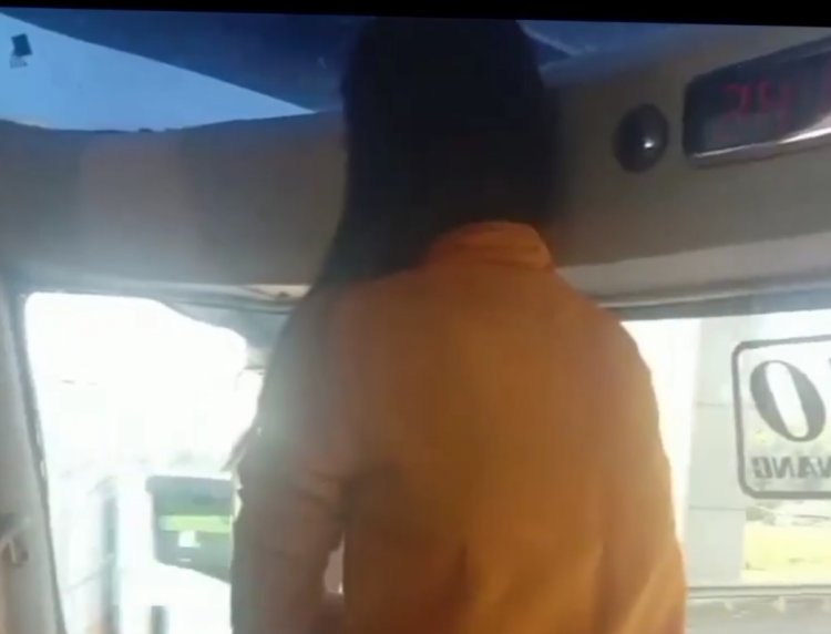 Viral Seorang Wanita Duduk di Dashboard Bus Diduga ODGJ