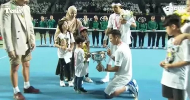 Momen Raffi Ahmad Serahkan Piala Tiba-tiba Tenis 2022 ke Anak Desta Bikin Haru