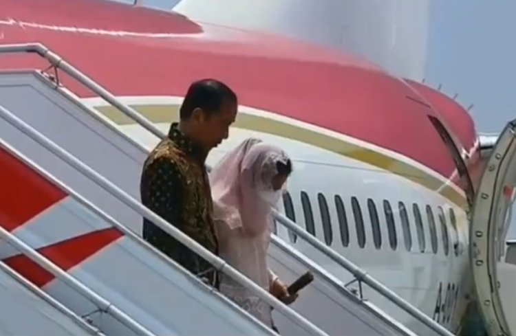 Detik-detik Iriana Jokowi Terpeleset di Tangga Pesawat