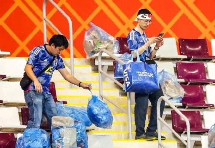 Viral Fans Jepang Bersih-Bersih Stadion Usai Menang dari Jerman