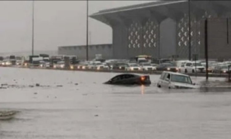 Arab Saudi Diterjang Banjir Bandang