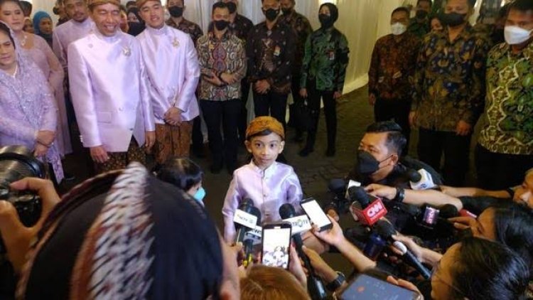 Gemesnya Jan Ethes Saat Jadi Juru Bicara Keluarga Jokowi