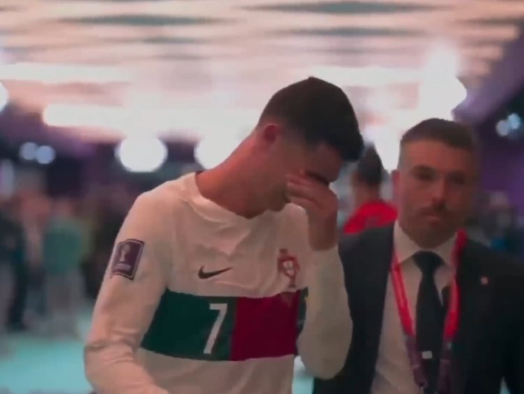 Ronaldo Menangis di Lapangan Sampai Ruang Ganti Saat Portugal Kandas