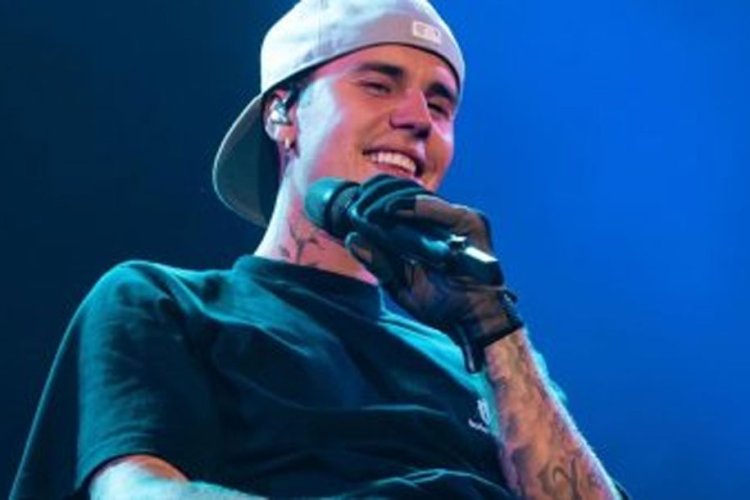 Justin Bieber Tuding H&M Jual Merchandise Miliknya Tanpa Persetujuannya