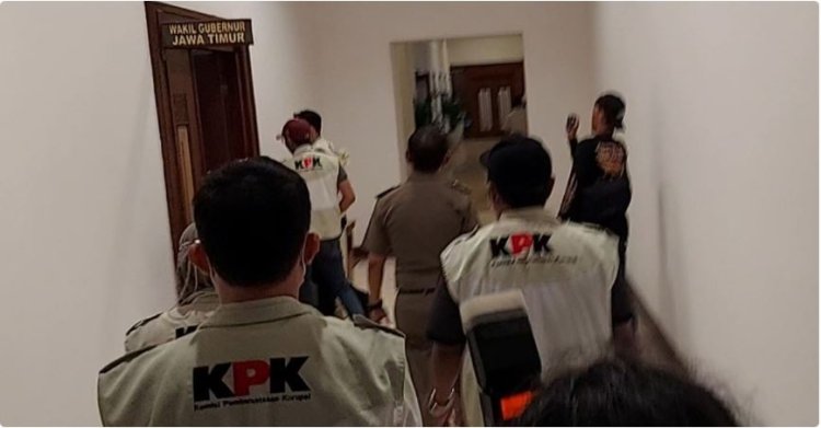 Penyidik KPK Grebek Kantor Pemprov Jatim Selama 7 Jam