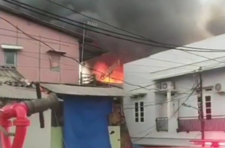 Puluhan Rumah di Kampung Pulo Jaktim Ludes Terbakar