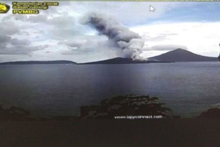 Erupsi, Anak Krakatau Semburkan Abu Vulkanik Setinggi 3.157 Meter