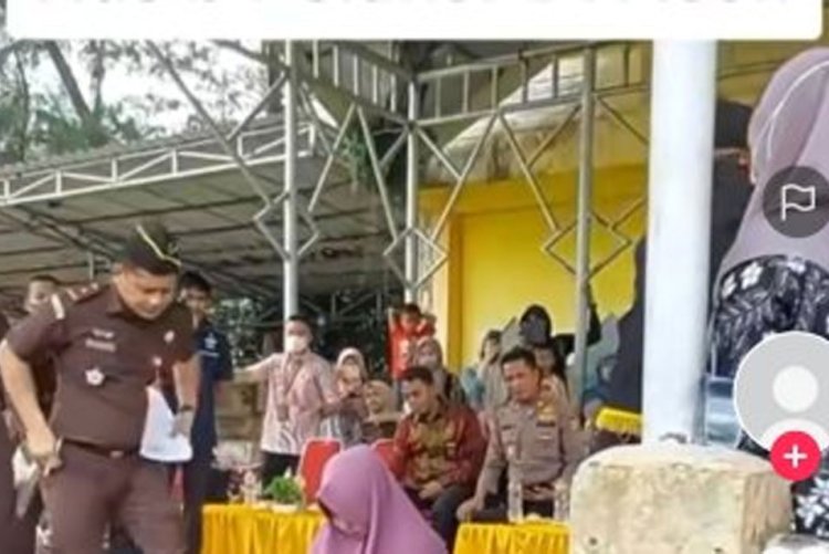 Viral Video Pelakor di Aceh Dihukum Cambuk di Hadapan Warga