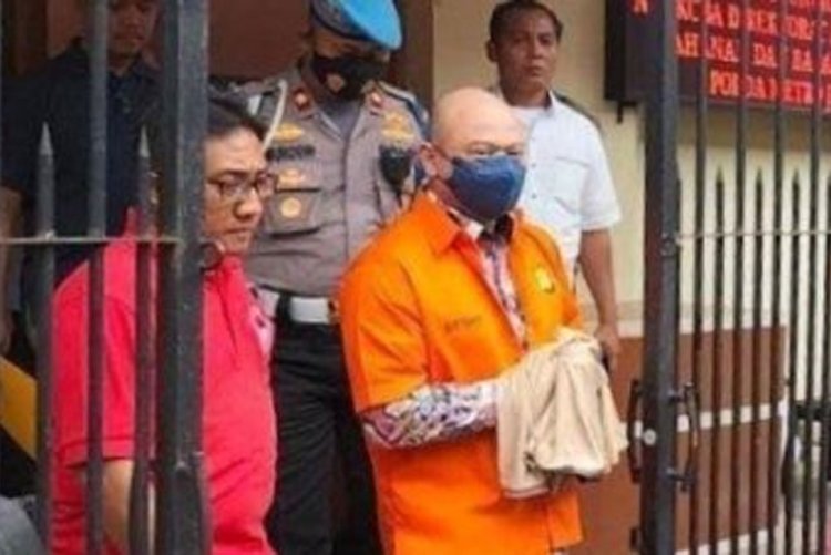 Berbaju Tahanan, Irjen Teddy Minahasa Dibawa ke Kejari Jakbar