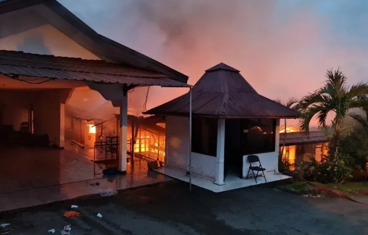 Rumah Dinas Kapolda Papua Terbakar!