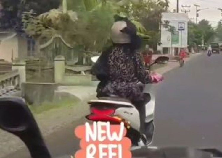 Heboh Video Ukhti Kendarai Motor Pakai 'Mata Batin'