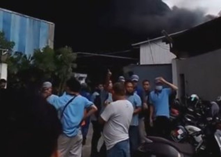 Pabrik Terbakar di Tangerang, 7 Unit Damkar Dikerahkan