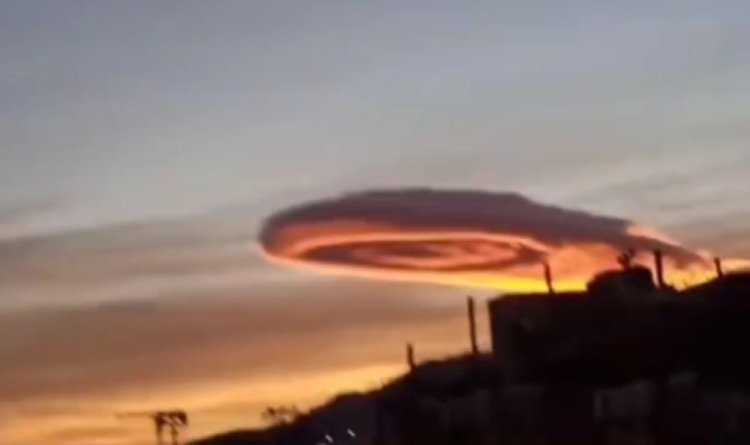 Fenomena Awan 'UFO' Muncul di Langit Turki