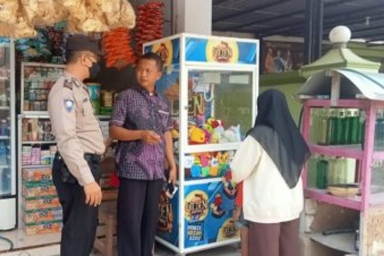 MUI Sumenep Haramkan Permainan Boneka Capit Polisi Sisir Pemilik Imbau Berhenti Beroperasi